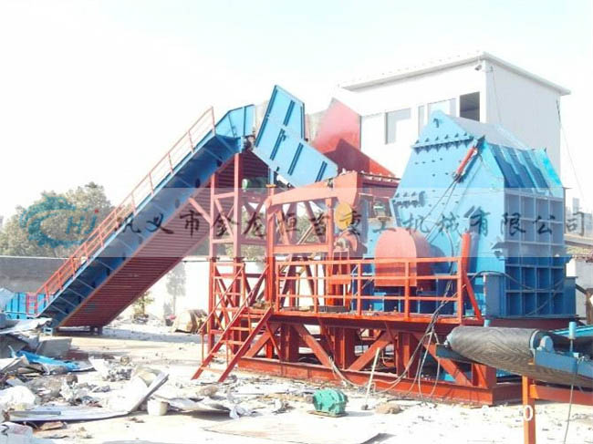 壓塊破碎機(jī)3.jpg