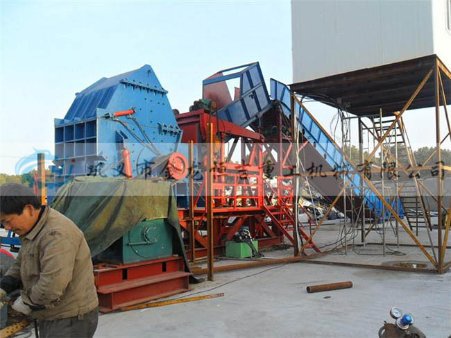 壓塊破碎機(jī)5.jpg